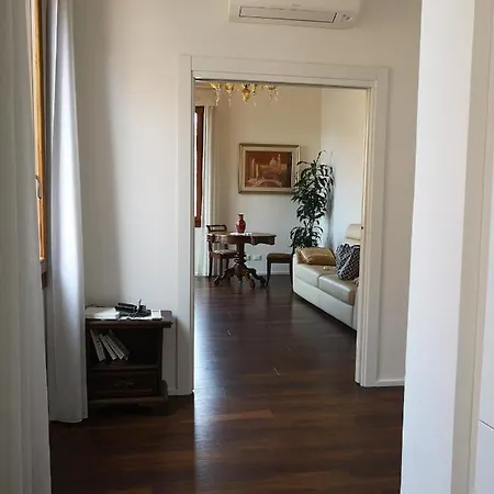 Guglie Palace Apartman *