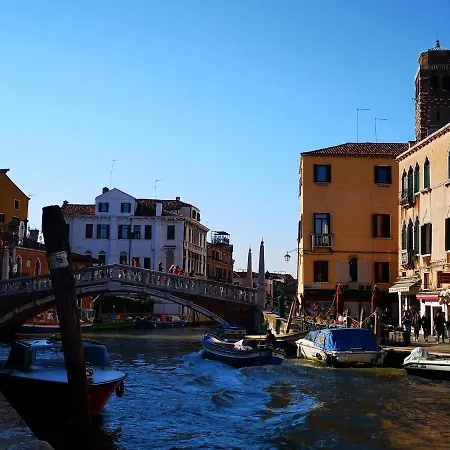 公寓 Guglie Palace *